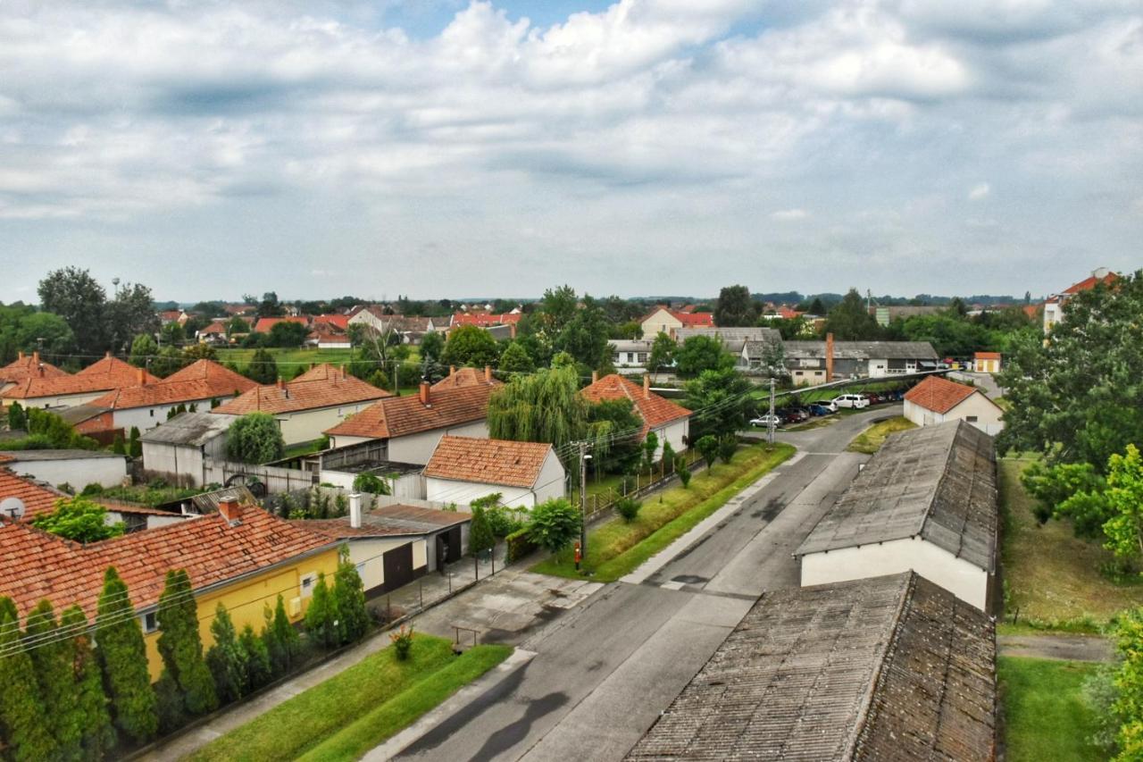 Udvarhaz Apartman Mórahalom Buitenkant foto