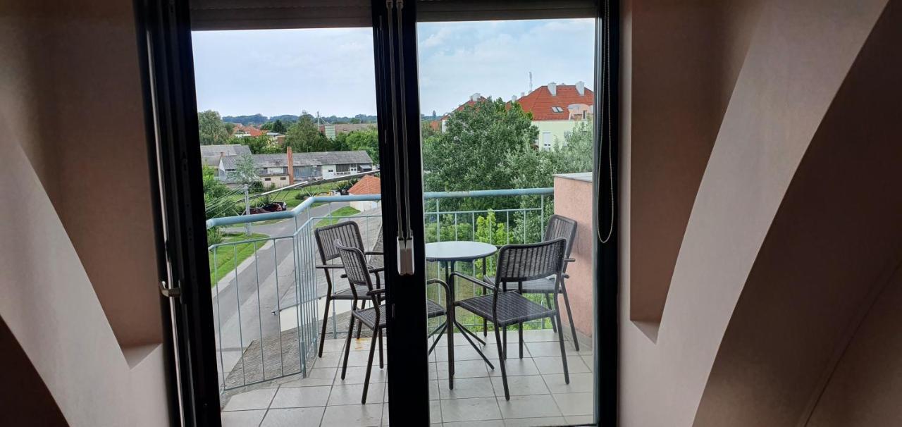 Udvarhaz Apartman Mórahalom Buitenkant foto